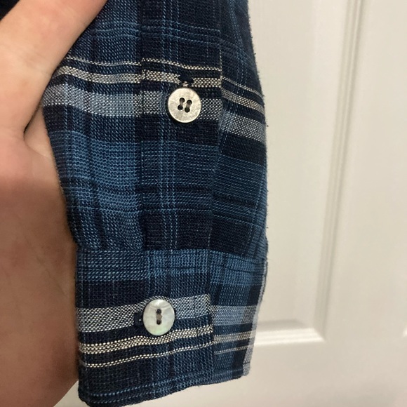 Pendleton medium flannel with mother of pearl buttons. Almost perfect - Picture 3 of 4